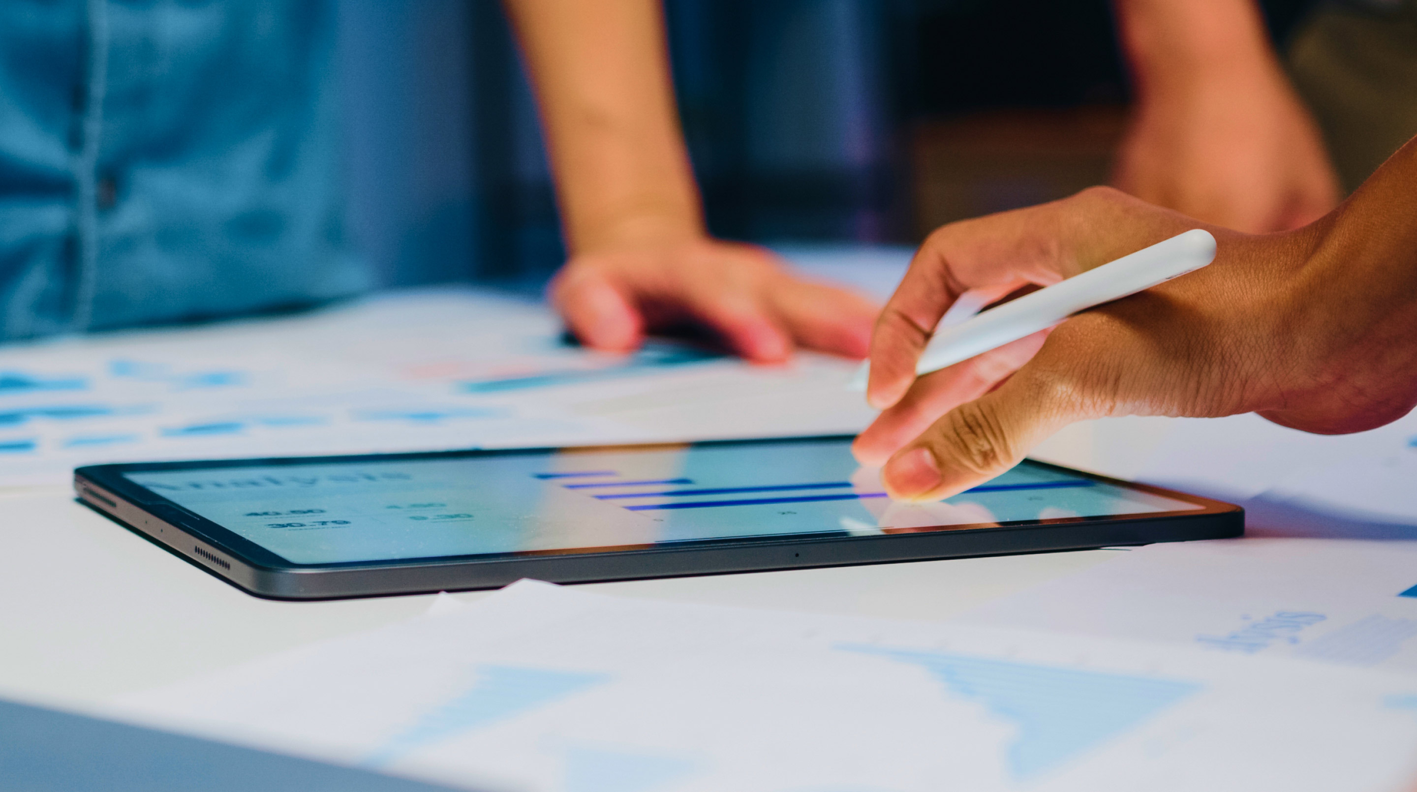 Leading Indicators and Advantages of Data-Driven Insights