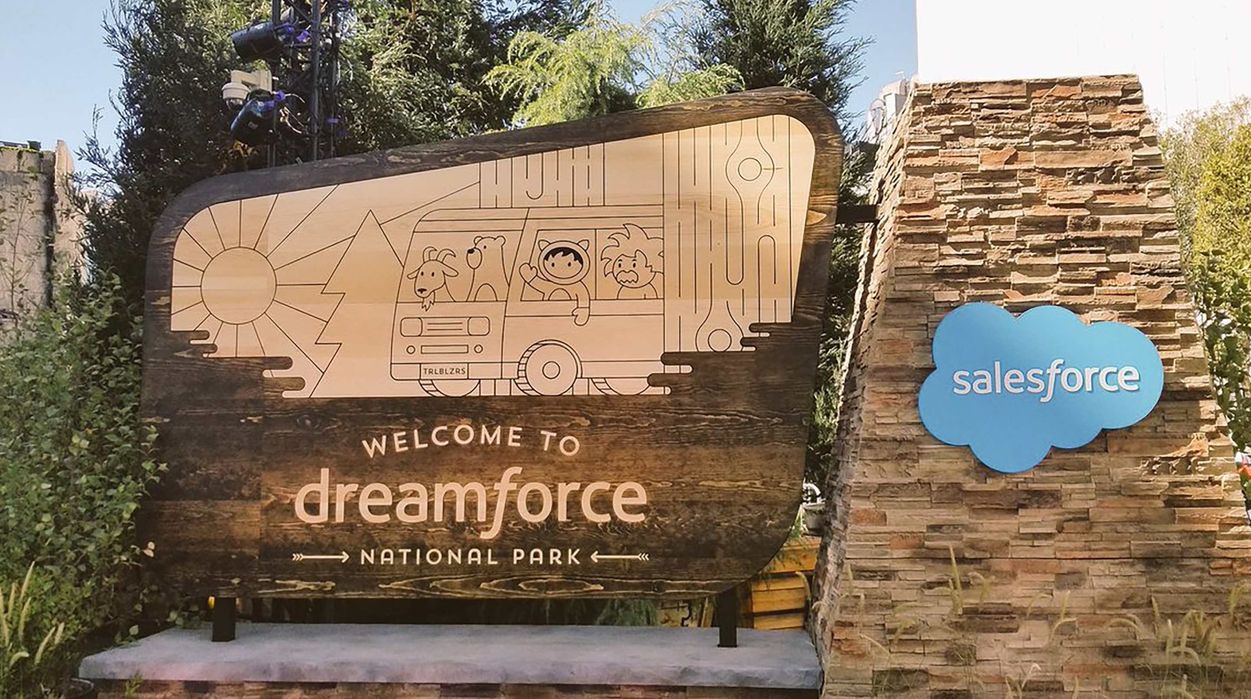 blog-banner-The-trailhead-to-customer-satisfaction-is-Dreamforce-2018
