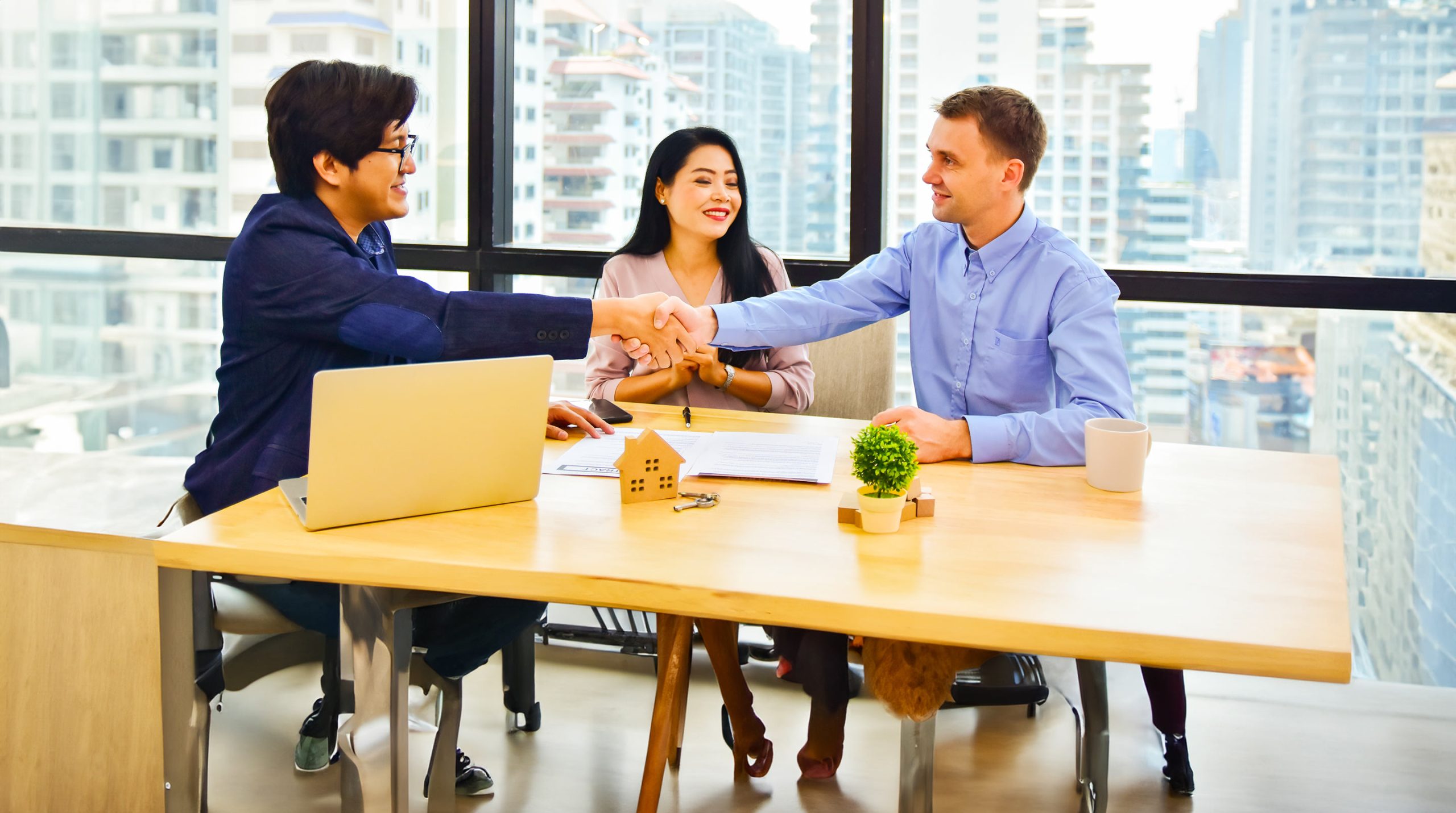 Global reinsurer expands business with Salesforce CRM